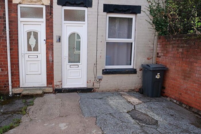2 Bedroom End Of Terrace House For Sale In Kirkstead Avenue, Hull, HU8