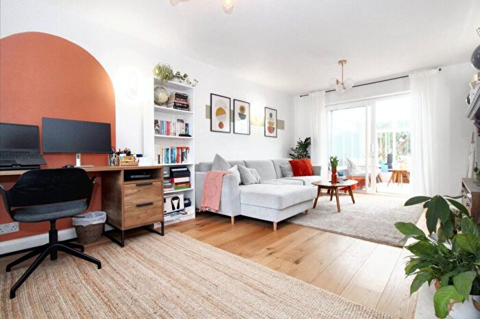 3 Bedroom Terraced House For Sale In Broadwater Crescent, Stevenage, SG2