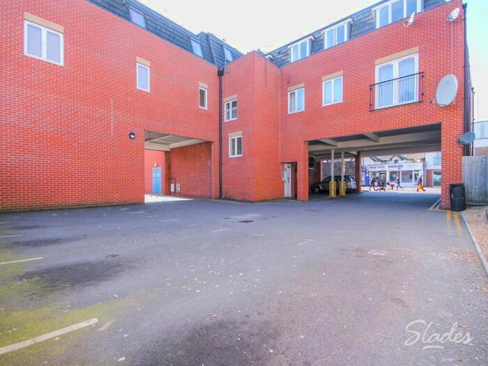 2 Bedroom Apartment To Rent In Wimborne Road, Bournemouth, Dorset, BH9