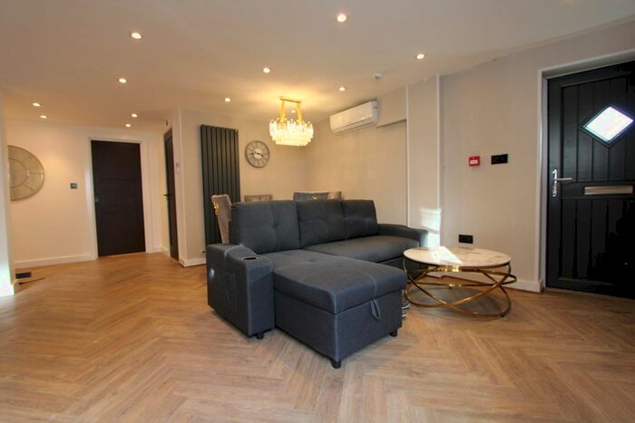 1 Bedroom Flat To Rent In Garratt Lane, London, SW18