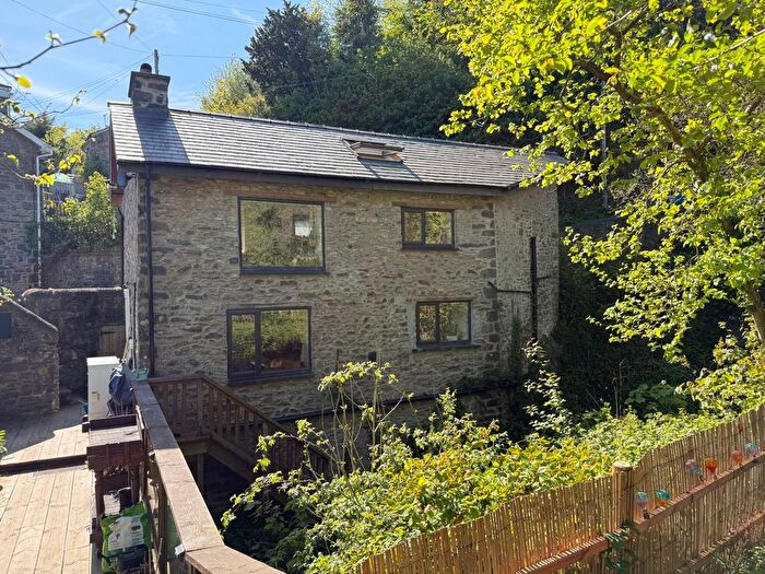 2 Bedroom Cottage For Sale In Llanarth, Ceredigion, SA47