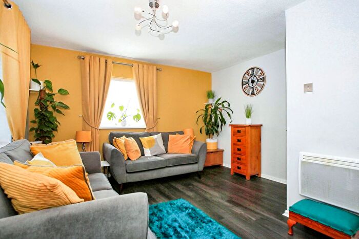 2 Bedroom Flat For Sale In Flamborough Close, Woodston, Peterborough, PE2