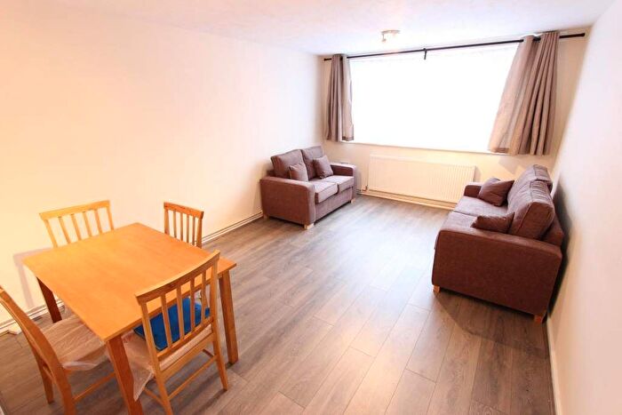 2 Bedroom Flat To Rent In Crescent Road, London, N22