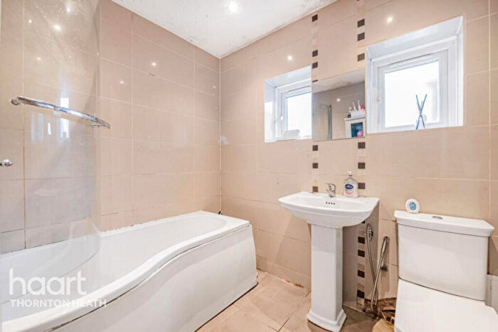 4 Bedroom End Of Terrace House For Sale In Highbury Avenue, Thornton Heath, CR7