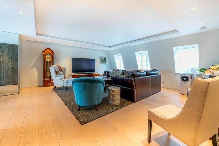 3 Bedroom Flat To Rent In York Street, Marylebone, London, W1U