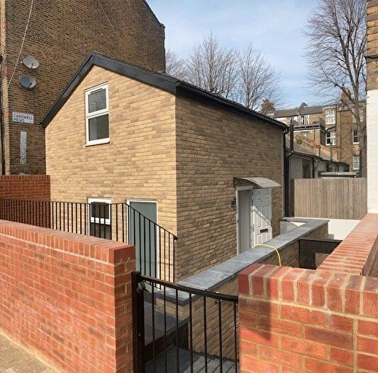 2 Bedroom Detached House To Rent In Cardwell Terrace, Holloway, Islington, North London, N7