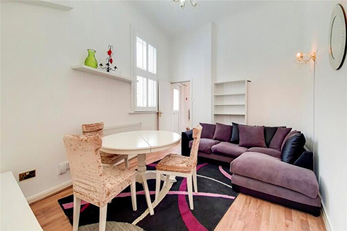 1 Bedroom Flat To Rent In Morella Road, Between The Commons, SW12