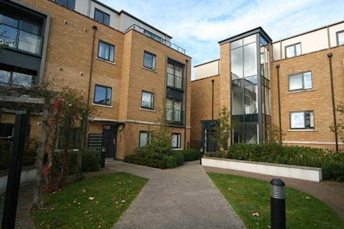 3 Bedroom Flat To Rent In Qualia House, Sanderstead Road, South Croydon, CR2