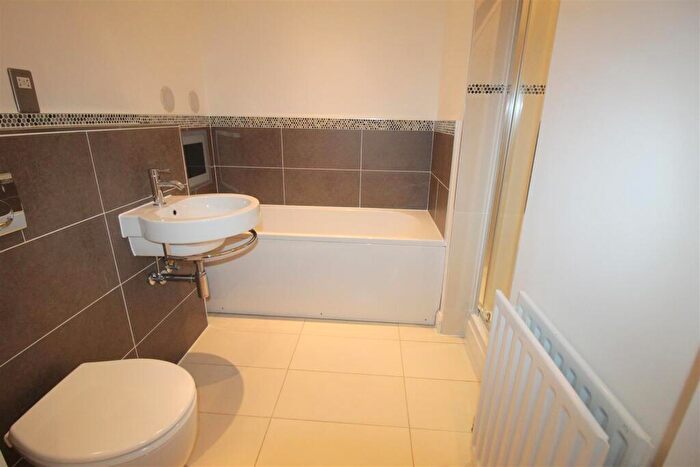 2 Bedroom Apartment To Rent In Clifton Drive North, Lytham St. Annes, FY8