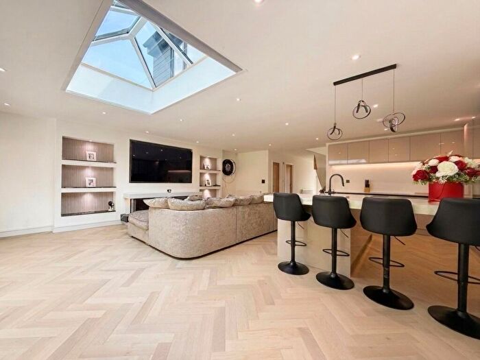 4 Bedroom Semi-Detached Bungalow For Sale In Waverley Road, Worsley, M28
