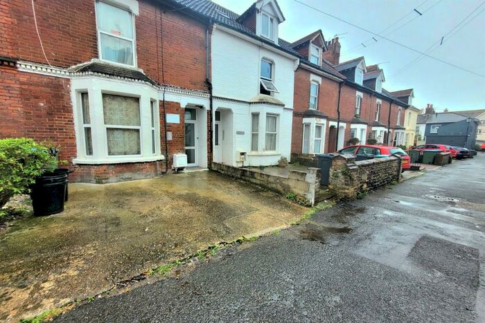 Flat To Rent In Purbeck Place, Littlehampton, BN17