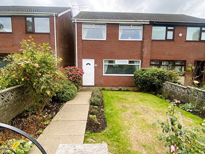 3 Bedroom Semi-Detached House For Sale In Ringwood Way, Chadderton, OL9