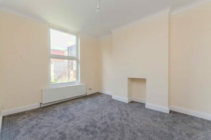 1 Bedroom Flat To Rent In York Road, Acton, London, W3