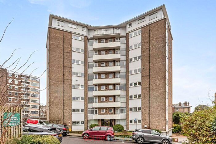 2 Bedroom Flat For Sale In Furze Hill Court, Furze Hill, Hove, BN3