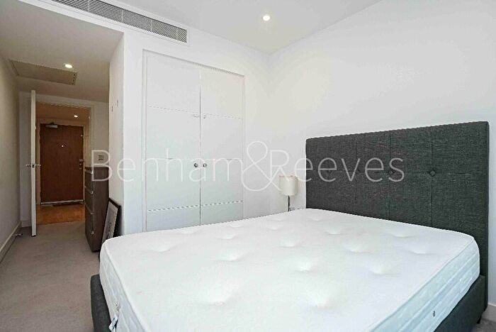 2 Bedroom Apartment To Rent In Marsh Wall, London, E14