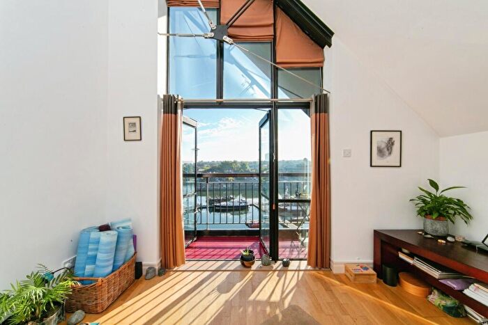 2 Bedroom Flat For Sale In South Ferry Quay, Liverpool, Merseyside, L3