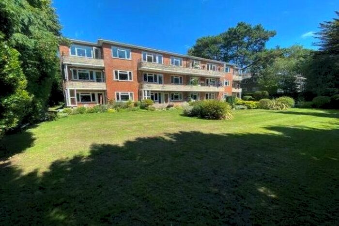 2 Bedroom Flat To Rent In Eden Court, Bournemouth, BH4