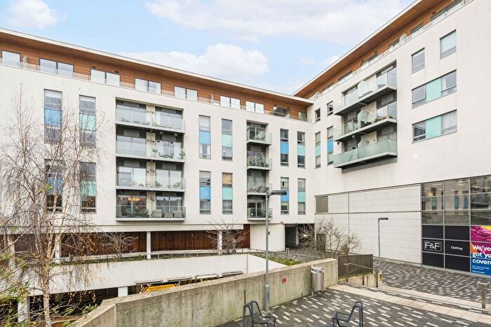 2 Bedroom Flat For Sale In Streatham High Road, Streatham, SW16