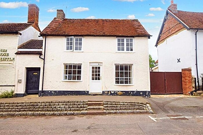 2 Bedroom Flat To Rent In Flat . Station Road, HP17