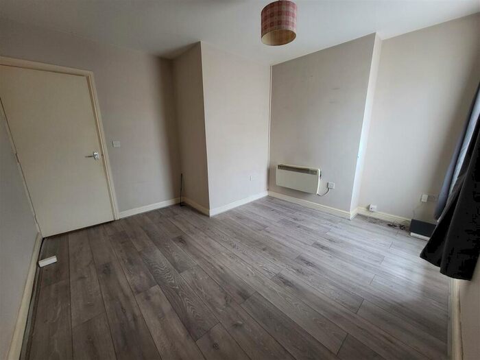 1 Bedroom Flat To Rent In Murston Road, Sittingbourne, ME10