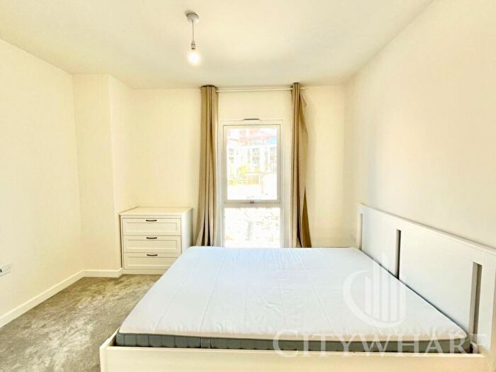 2 Bedroom Flat To Rent In Kingcup Apartments, Harewood Avenue, London, NW7