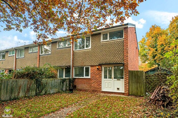 3 Bedroom End Of Terrace House For Sale In Brookside Walk, Tadley, Hampshire, RG26