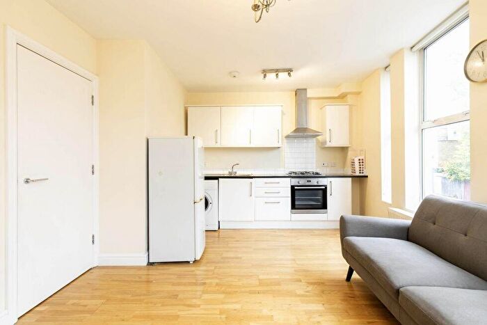 2 Bedroom Flat To Rent In Dewsbury Road, Dollis Hill, NW10