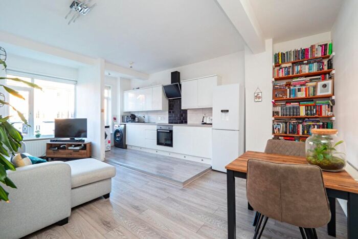 1 Bedroom Apartment For Sale In Egmont Road, Sutton, Surrey, SM2