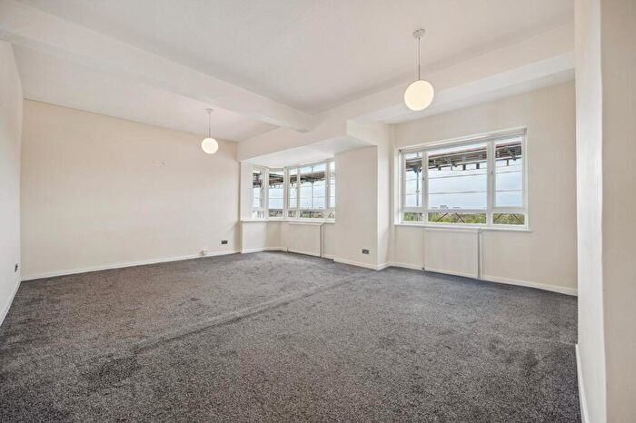 1 Bedroom Flat To Rent In Kelvin Court, Anniesland, Glasgow, G12