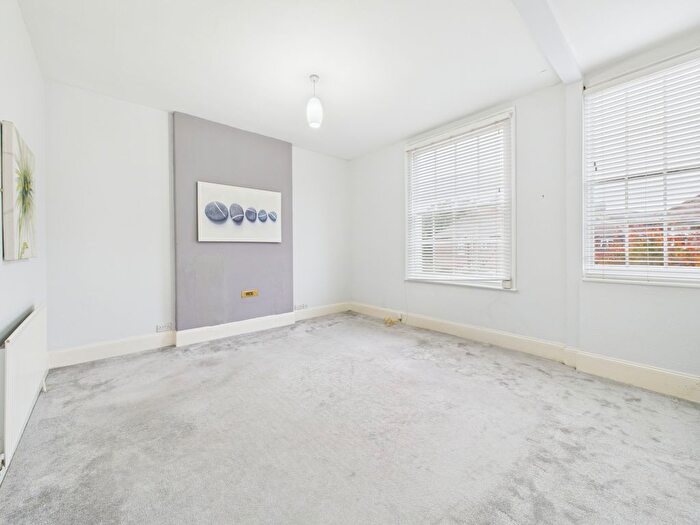 1 Bedroom Flat To Rent In Park Crescent, Worthing, BN11