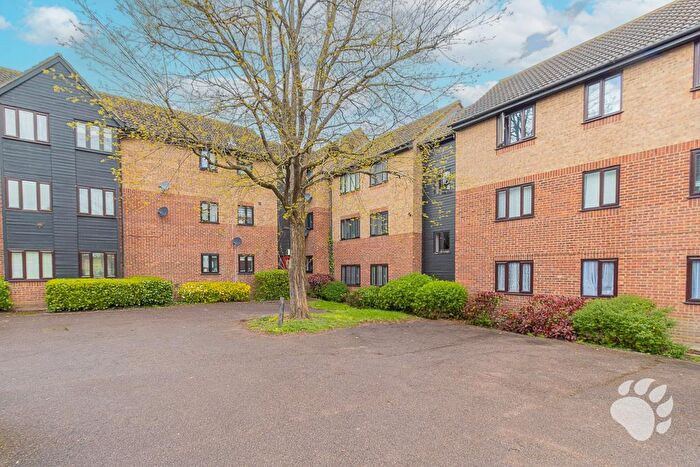 2 Bedroom Flat For Sale In Copperfields, Laindon, SS15