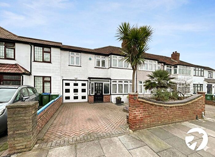 5 Bedroom End Of Terrace House For Sale In Sycamore Avenue, Sidcup, DA15