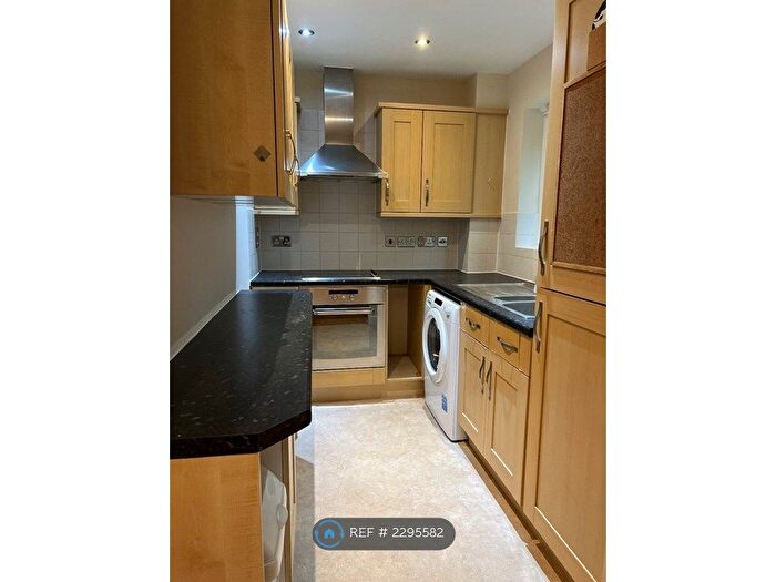 2 Bedroom Flat To Rent In Bromley Close, Harlow, CM20