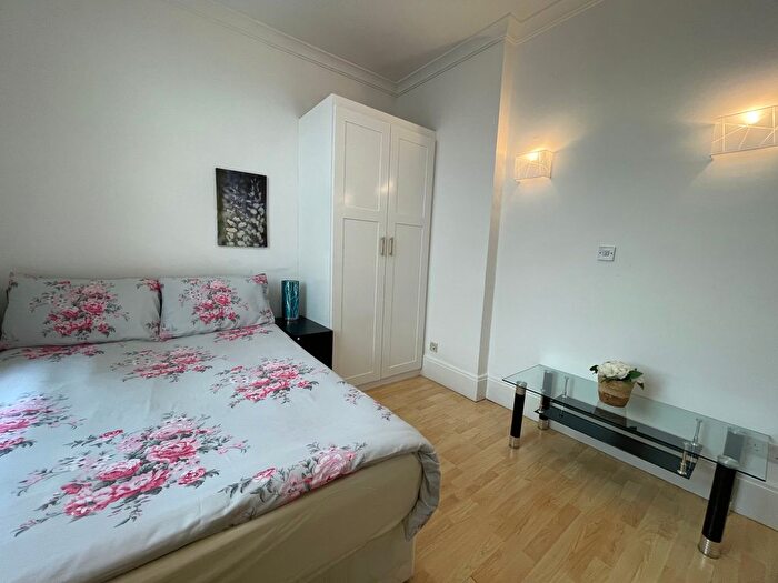 1 Bedroom Flat To Rent In White Horse Street, London, W1J
