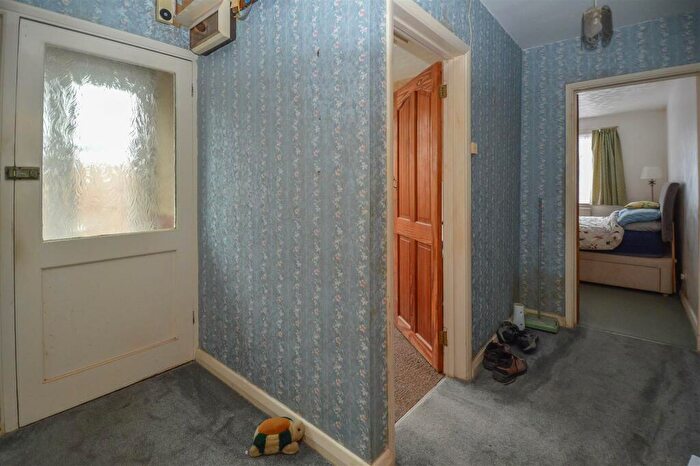 2 Bedroom Bungalow For Sale In Cedar Road, Hutton, Brentwood, CM13