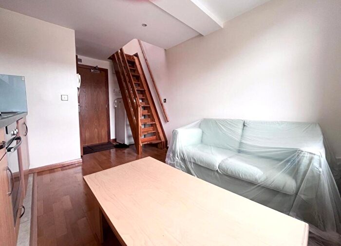 1 Bedroom Apartment To Rent In Foulden Road, Stoke Newington, London, N16