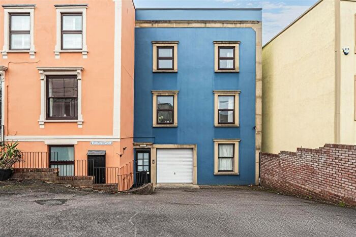 2 Bedroom Flat For Sale In Richmond Street, Bristol, BS3