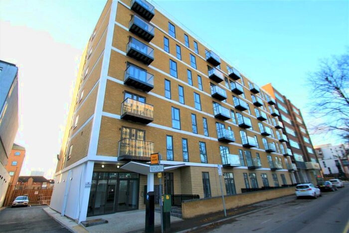 1 Bedroom Apartment To Rent In Victoria Avenue, Southend-On-Sea, SS2