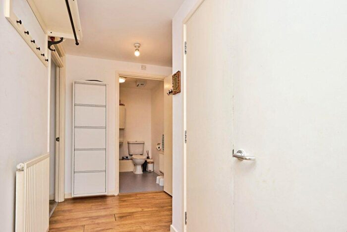 2 Bedroom Flat For Sale In Flat Stainsby Road, London, E14