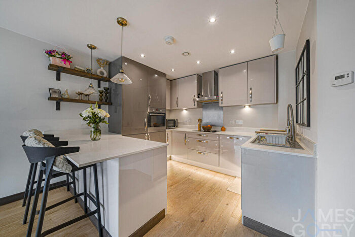 2 Bedroom Flat For Sale In James Smith Court, Dartford, DA1