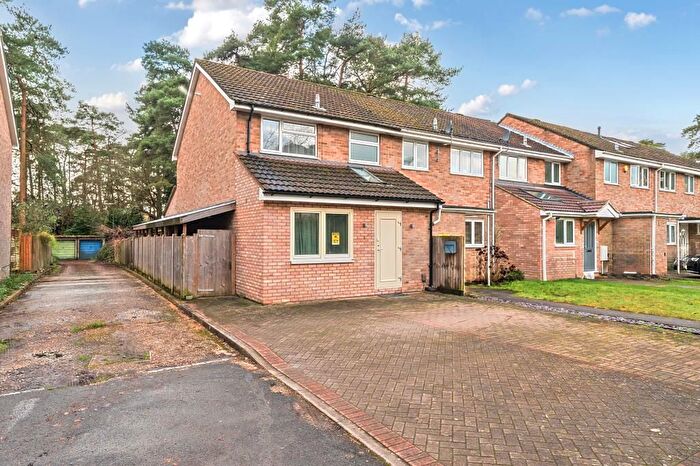 3 Bedroom End Terrace House For Sale In Camberley, Surrey, GU15