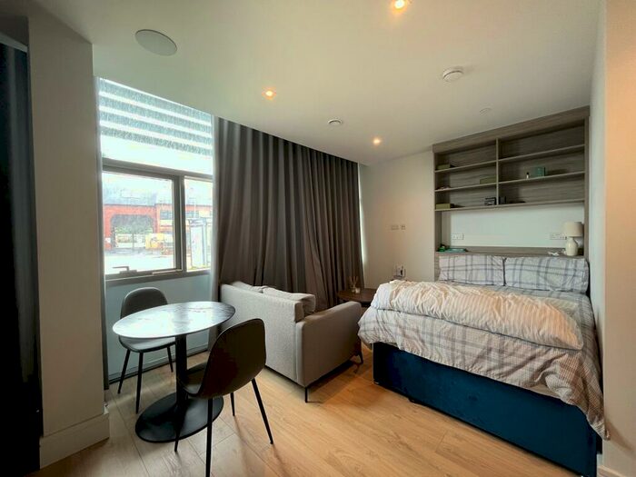 Apartment To Rent In Addlestone, KT15