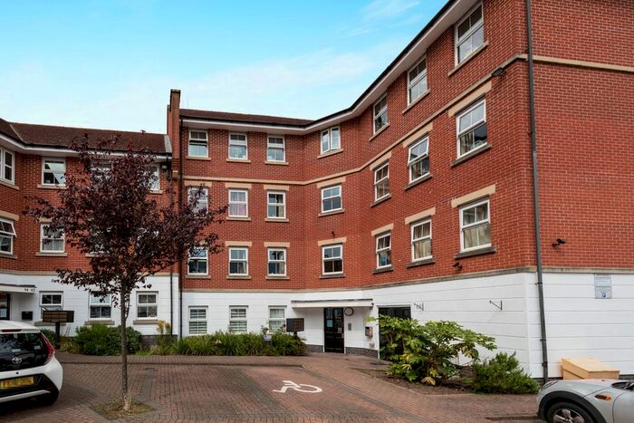 2 Bedroom Flat To Rent In Bell Chase, Aldershot, GU11