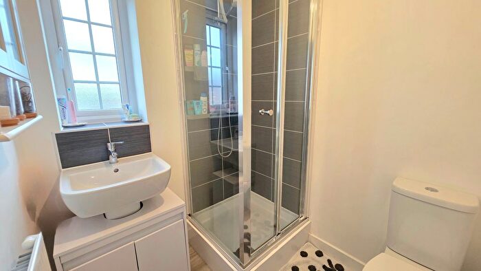 3 Bedroom End Of Terrace House For Sale In Brocklebank Way, Holdingham, NG34