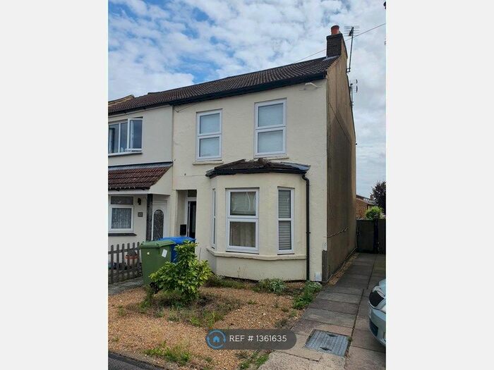 2 Bedroom Semi-Detached House To Rent In Peabody Road, Farnborough, GU14