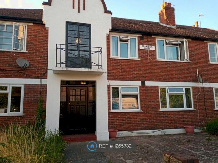 2 Bedroom Flat To Rent In Cranleigh House, London, SW20