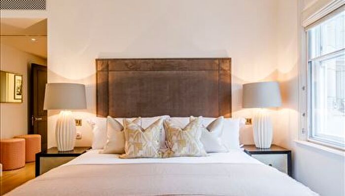 3 Bedroom Flat To Rent In Duke Street, London, W1K