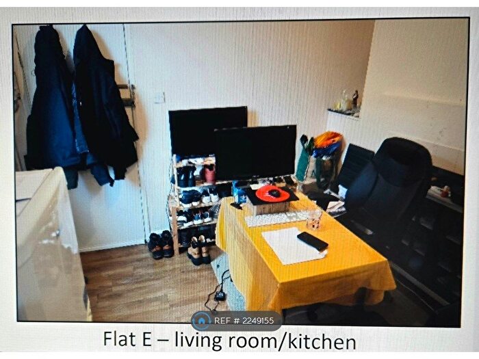 2 Bedroom Flat To Rent In Knights Hill, London, SE27