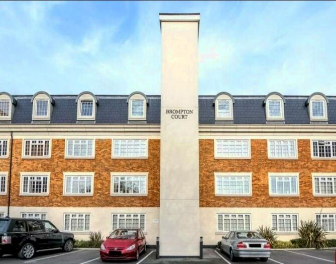 2 Bedroom Ground Flat To Rent In Tweedy Road, Bromley, Kent, BR1