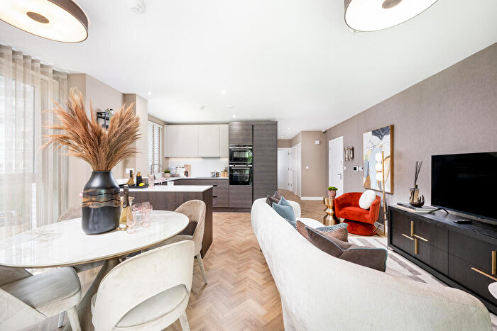 3 Bedroom Apartment For Sale In Carlton Vale London, NW6
